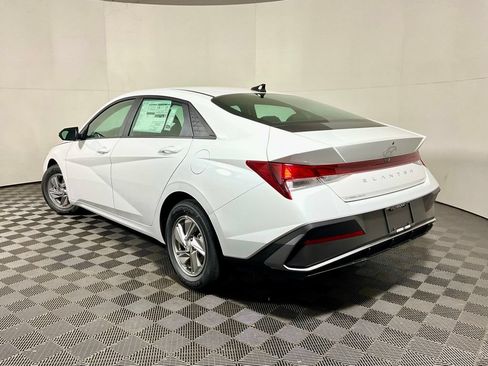 New 2026 Hyundai Elantra SE FWD image 11