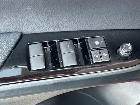 Used 2021 Toyota Prius Prime XLE FWD image 13