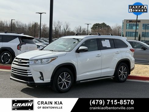 Used 2017 Toyota Highlander XLE image 3