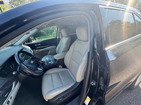 Used 2021 Cadillac XT4 Luxury w/ Cold Weather Package AWD/4WD image 10