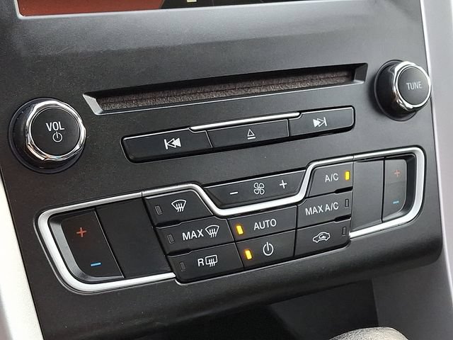 Used 2016 Ford Fusion SE AWD/4WD image 18