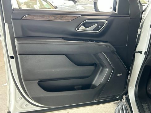 Used 2022 Chevrolet Tahoe Premier w/ Premium Package 2 RWD image 31