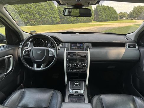 Used 2017 Land Rover Discovery Sport HSE image 17