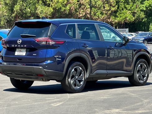 Used 2025 Nissan Rogue SV AWD/4WD image 4