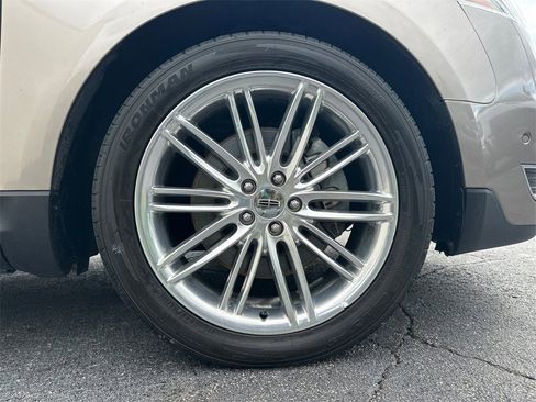 Used 2019 Lincoln MKT AWD image 13