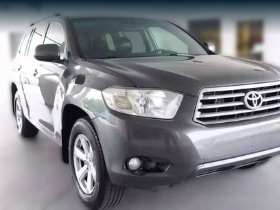 Used 2010 Toyota Highlander SE