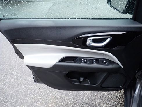 Certified 2022 Jeep Compass Limited image 17