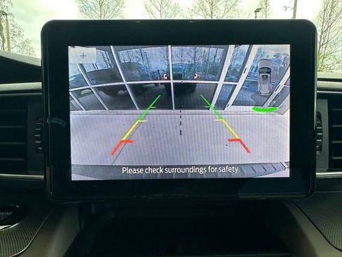 Used 2022 Ford Explorer XLT w/ Equipment Group 202A image 19