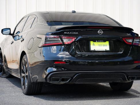Used 2023 Nissan Maxima SR w/ Sport Mat Group FWD image 5