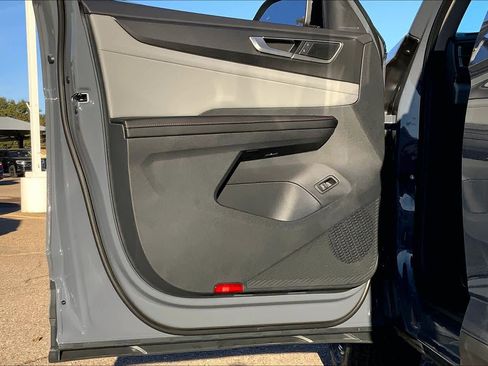 New 2026 Volkswagen Atlas Peak Edition AWD/4WD image 10