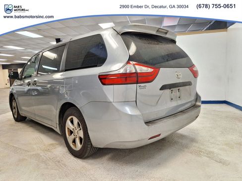 Used 2017 Toyota Sienna L FWD image 10