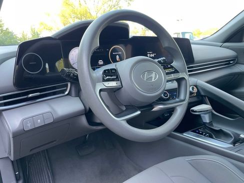Used 2024 Hyundai Elantra SEL FWD image 9