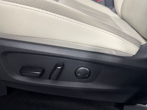 Used 2025 Nissan Pathfinder SL image 23