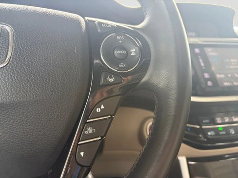 Used 2017 Honda Accord Touring image 31