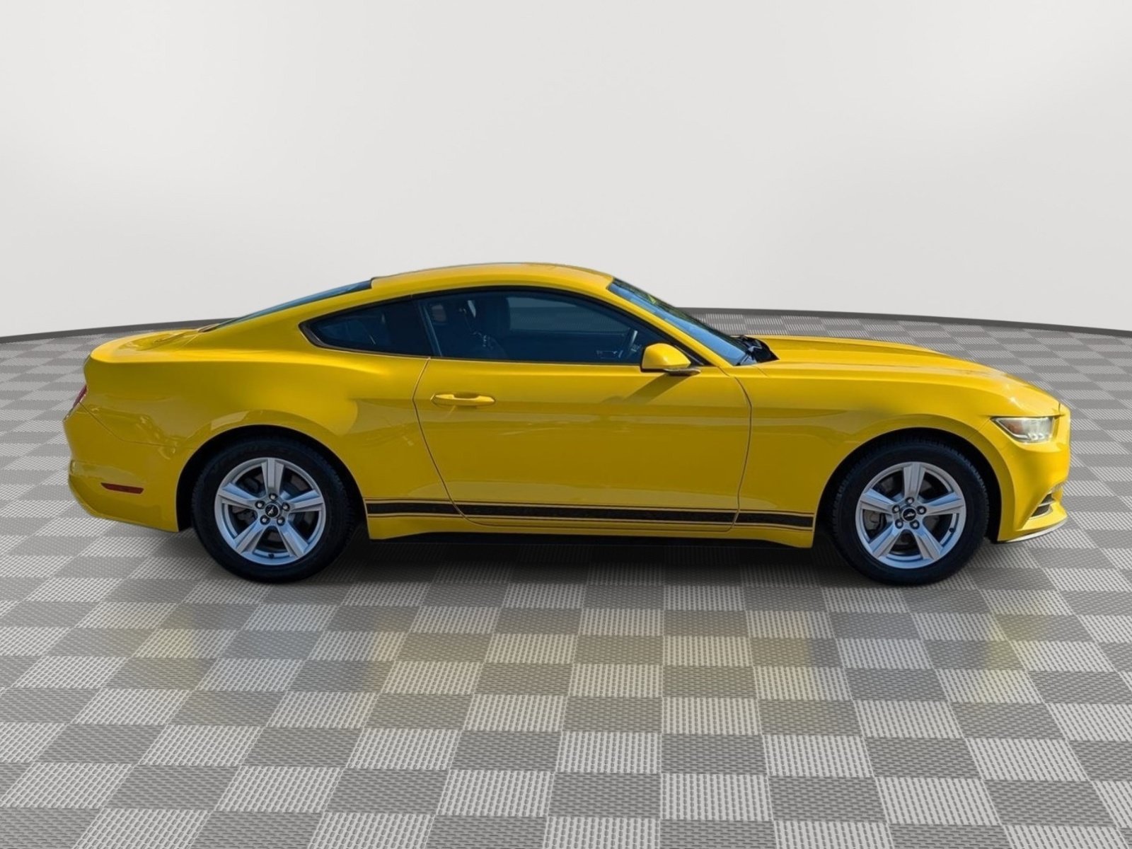 Used 2016 Ford Mustang Coupe RWD image 6