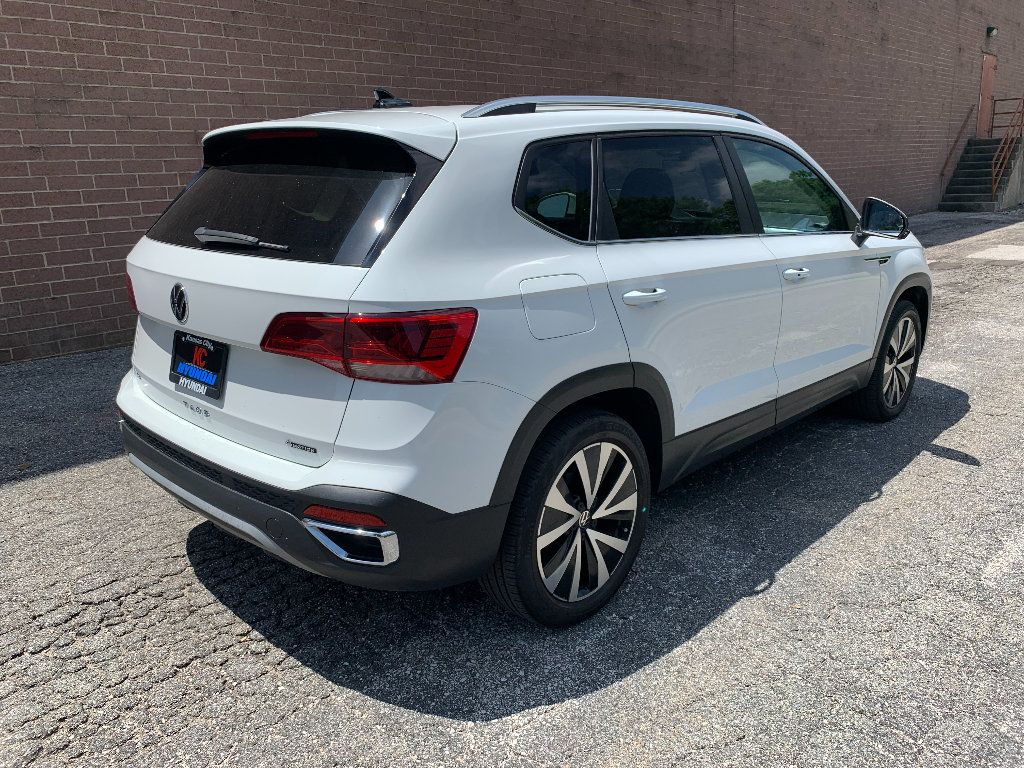 Used 2023 Volkswagen Taos SE w/ Panoramic Sunroof Package AWD/4WD image 5