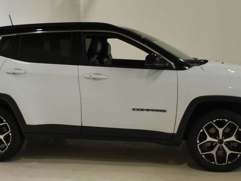 Used 2025 Jeep Compass Limited AWD/4WD image 3