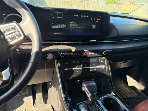 Used 2023 Kia Carnival SX image 14