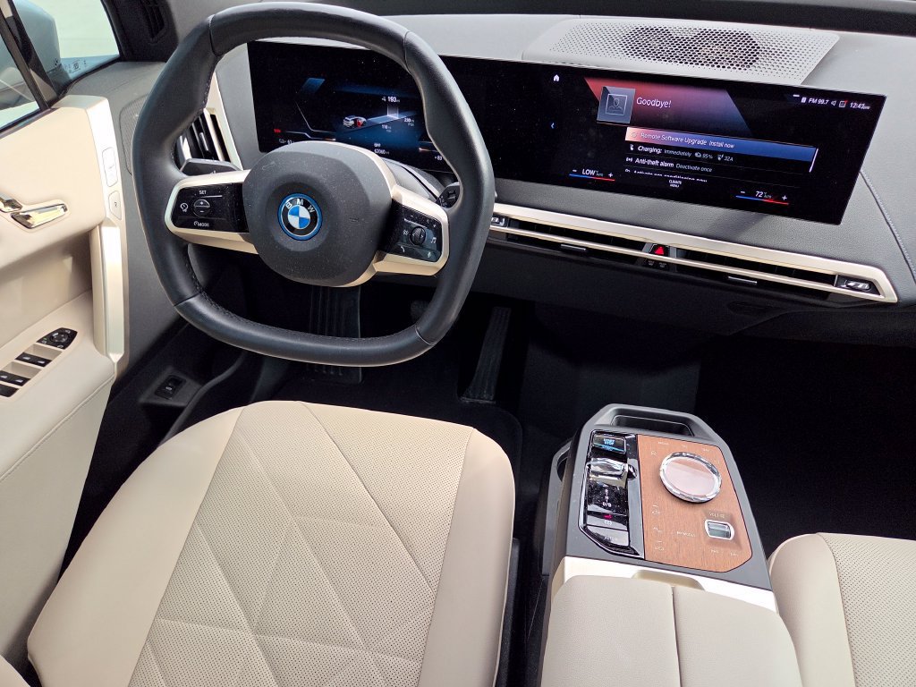 Used 2023 BMW iX xDrive50 w/ Premium Package AWD/4WD image 43