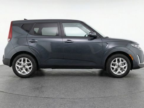 Used 2025 Kia Soul LX w/ LX Technology Package image 11