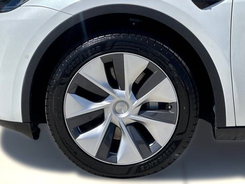 Used 2022 Tesla Model Y Long Range AWD/4WD image 12