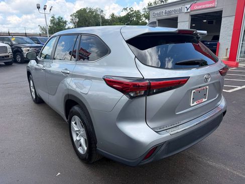 Used 2023 Toyota Highlander L FWD image 7