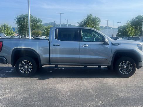 Used 2024 GMC Sierra 1500 AT4 w/ Technology Package AWD/4WD image 5