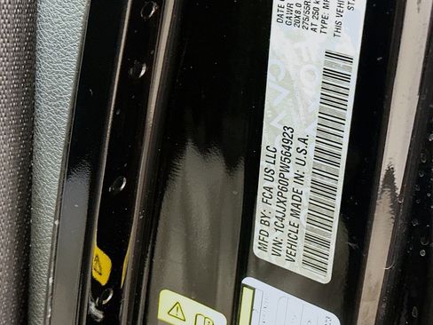 Used 2023 Jeep Wrangler Unlimited Sahara image 12