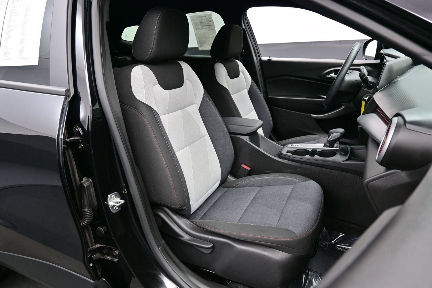 Used 2024 Chevrolet Trax RS w/ Driver Confidence Package FWD image 17