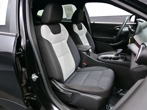 Used 2024 Chevrolet Trax RS w/ Driver Confidence Package FWD image 17