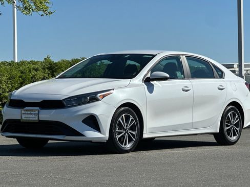 Used 2024 Kia Forte LXS image 8