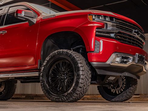 Used 2020 Chevrolet Silverado 1500 High Country w/ Technology Package image 16