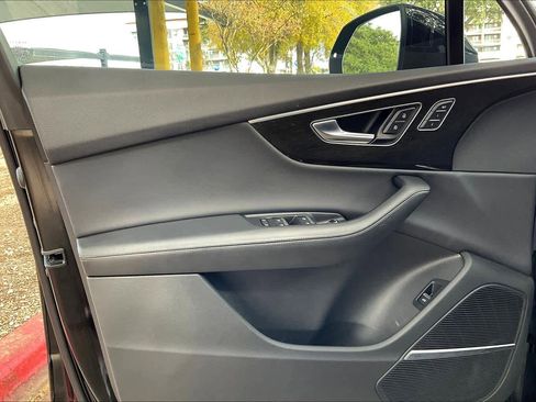 Used 2022 Audi Q7 Premium Plus w/ Premium Plus Package image 19