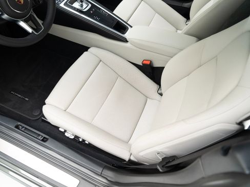 Certified 2025 Porsche 718 Cayman Style Edition image 16