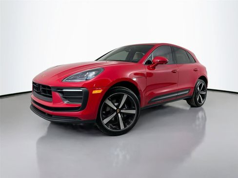 Certified 2026 Porsche Macan AWD/4WD image 1