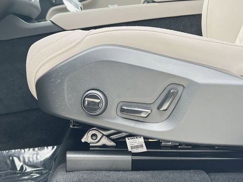 New 2026 Volvo XC90 B6 Plus w/ Protection Package Premier image 14