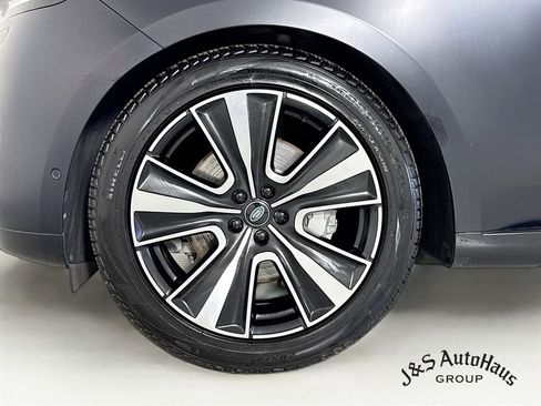 Used 2023 Land Rover Range Rover Long Wheelbase SE image 40