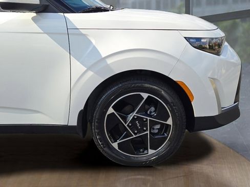 Used 2025 Kia Soul EX image 5