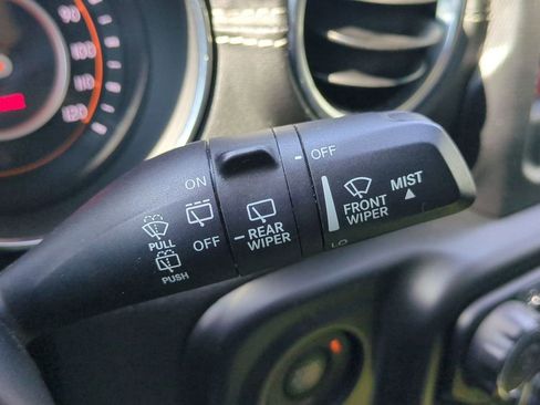 Used 2018 Jeep Wrangler Unlimited Sahara image 23