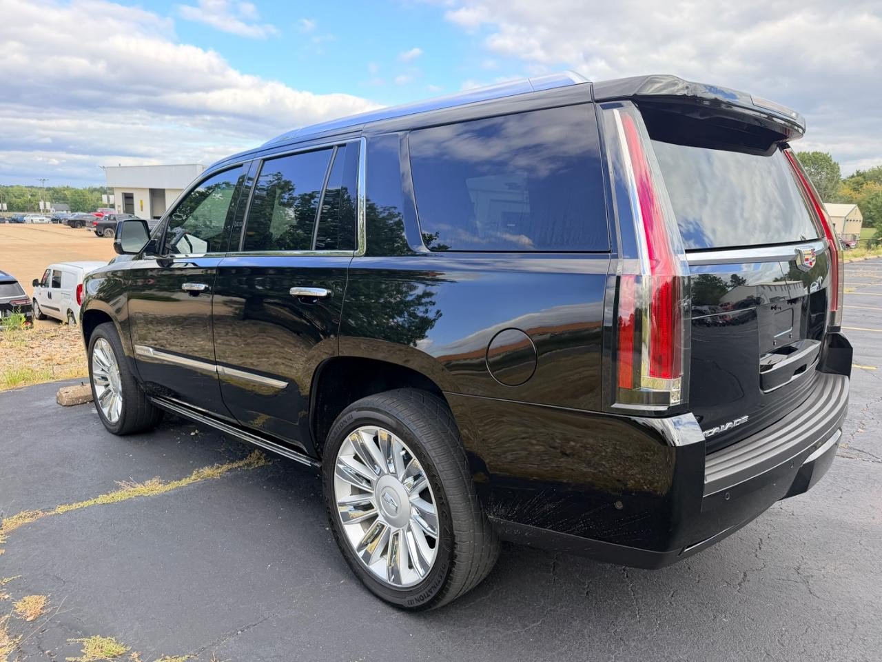 Used 2018 Cadillac Escalade Platinum AWD/4WD image 6