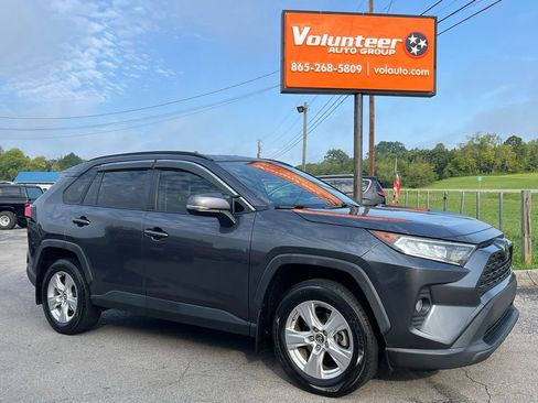 Used 2019 Toyota RAV4 XLE w/ Convenience Package FWD image 1