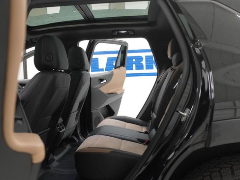 Used 2025 Chevrolet Equinox ACTIV w/ Safety and Technology Package FWD image 36