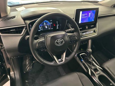 Certified 2024 Toyota Corolla Cross XLE image 2