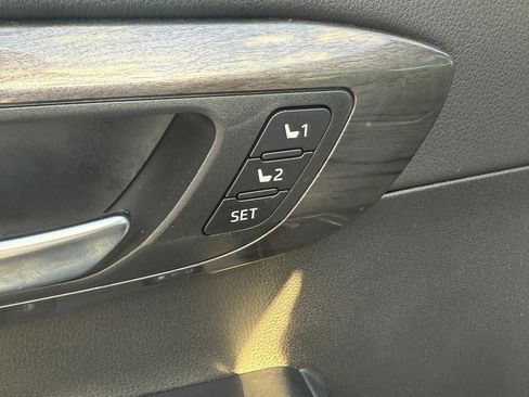 Used 2025 Toyota Highlander Platinum image 19