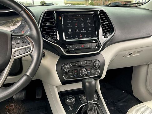 Used 2019 Jeep Cherokee Limited w/ Technology Group image 6