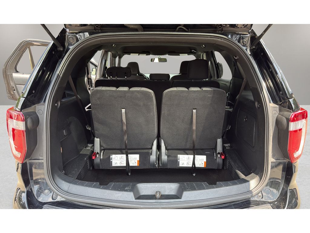 Used 2018 Ford Explorer XLT AWD/4WD image 18