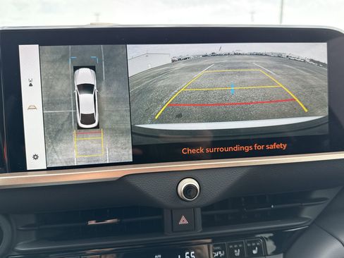 Certified 2025 Toyota Crown Platinum image 23