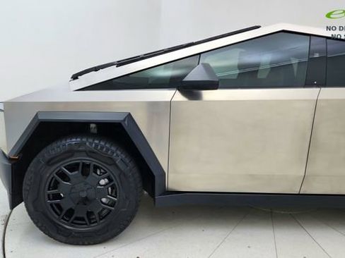 Used 2024 Tesla Cybertruck AWD Crew Cab image 9