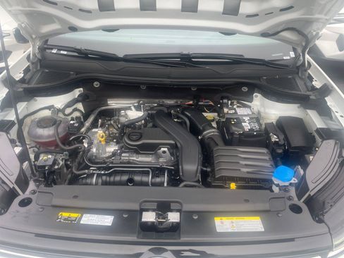 Used 2025 Volkswagen Taos SE image 32