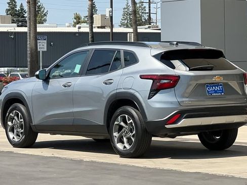 Used 2026 Chevrolet Trax LT FWD image 6